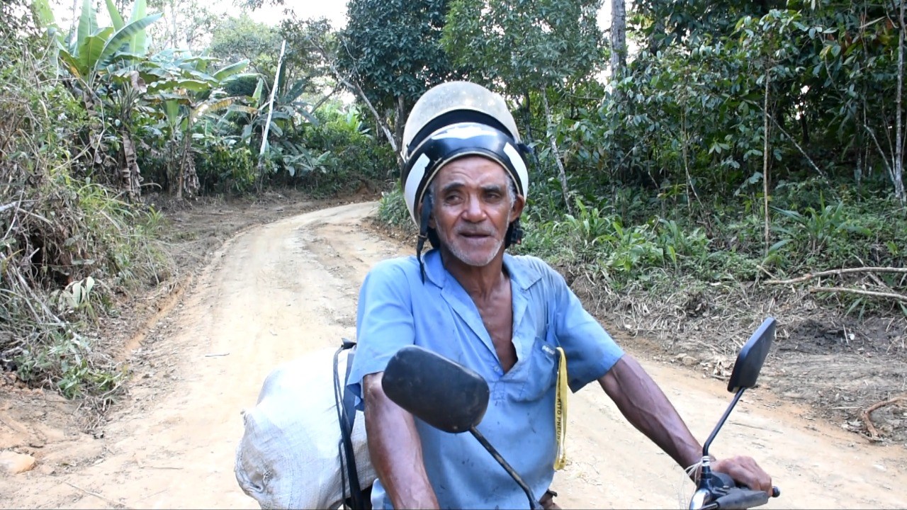 Camacã: Prefeitura recupera estrada vicinal depois de 40 anos 
